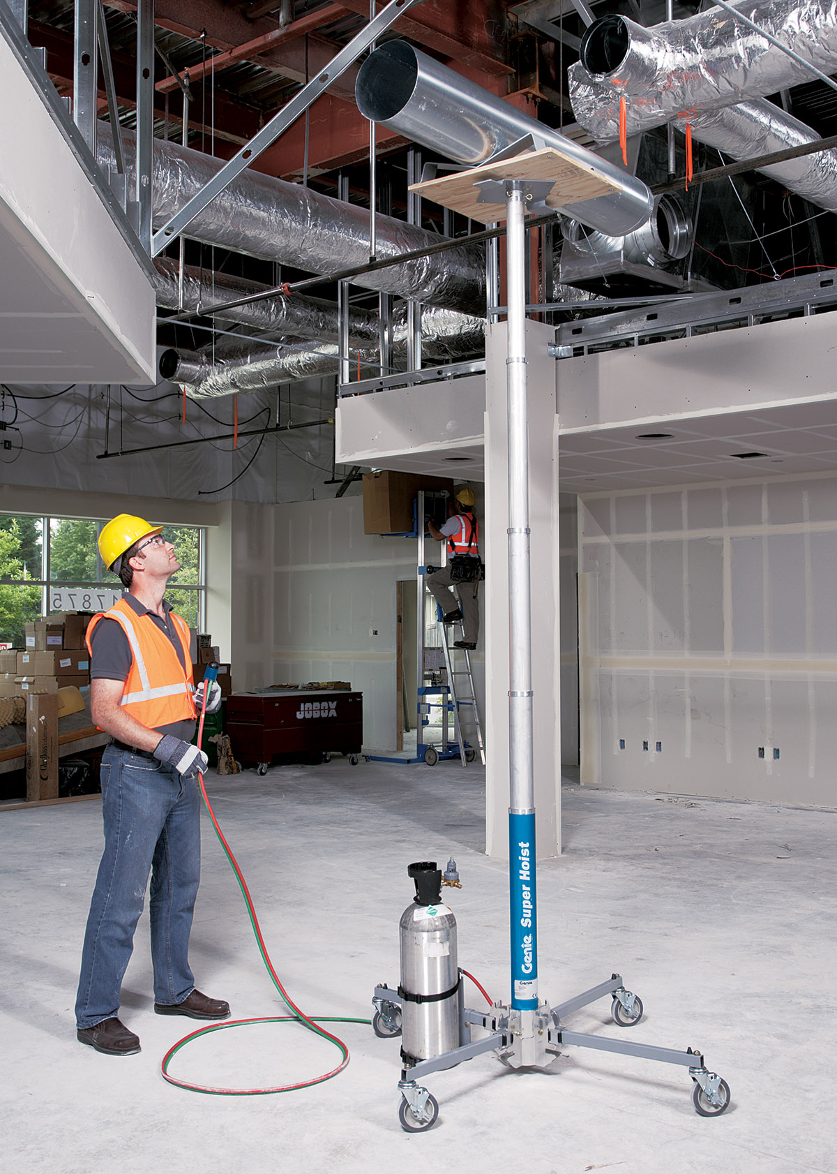 Takplateheis luftdrevet < 150 kg løftehøyde < 6 m